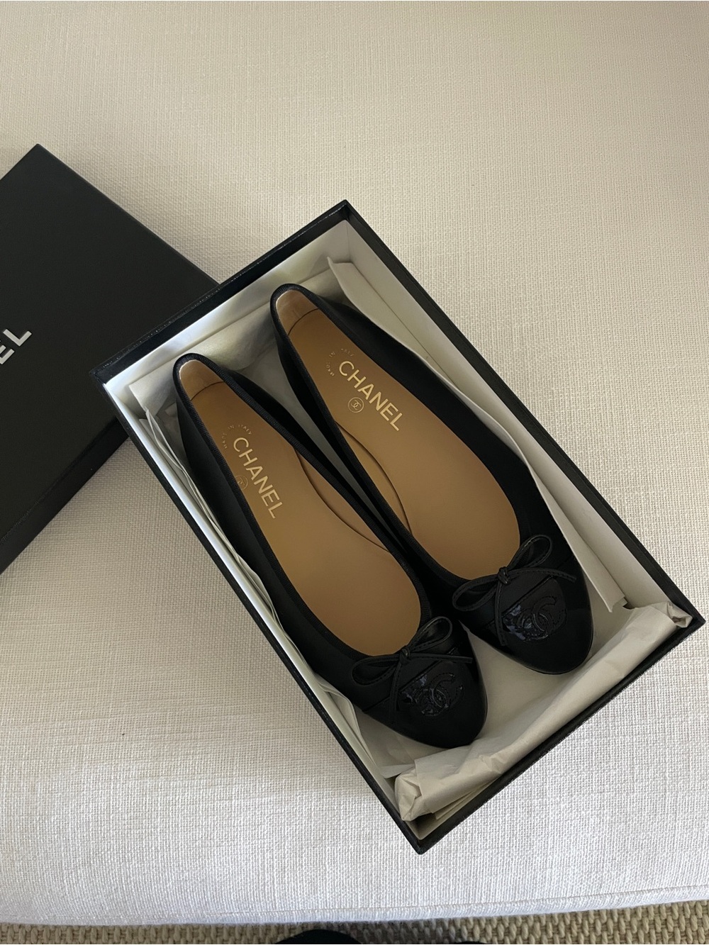 CHANEL Black Leather CC Logo Ballet Flats with Bow - Picture 8 of 10